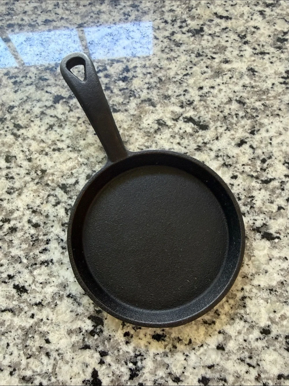 Black Cast Iron Cookie Skillet with Handle